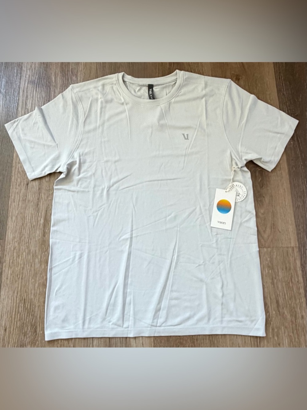 VUORI Short Sleeve Clearview Seamless Tee Frost Grey Sz Medium V1045 NWT